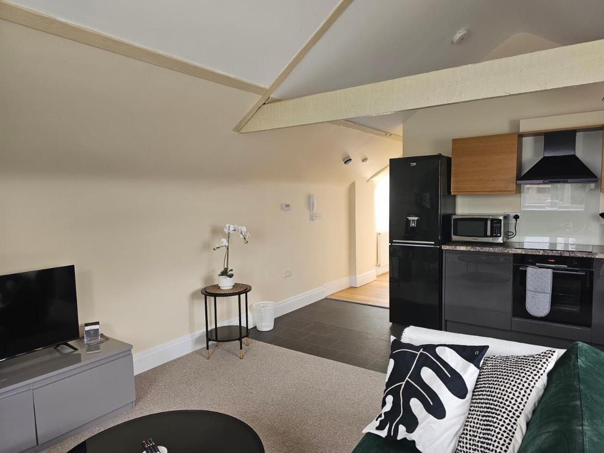 Charming 1-Bed Loft In Caerleon Apartment Newport  Exterior photo